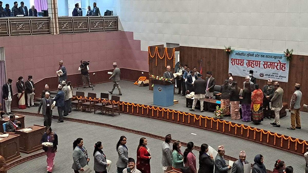 लुम्बिनीका प्रदेश सभा सदस्यले लिए पद तथा गोपनीयताको सपथ